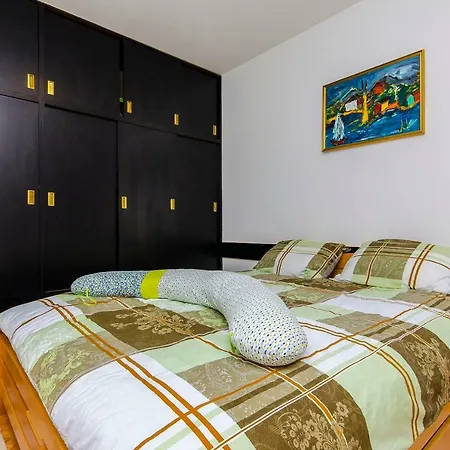 Damiran Apartment *
